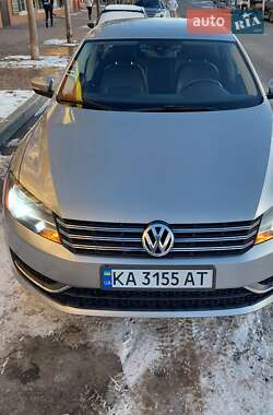 Седан Volkswagen Passat 2012 в Києві