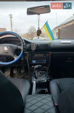 Седан Volkswagen Passat 2001 в Харкові