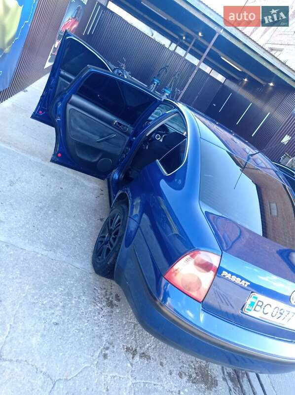 Седан Volkswagen Passat 2001 в Ходореві
