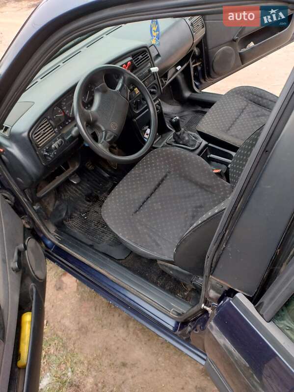 Седан Volkswagen Passat 1994 в Глухові