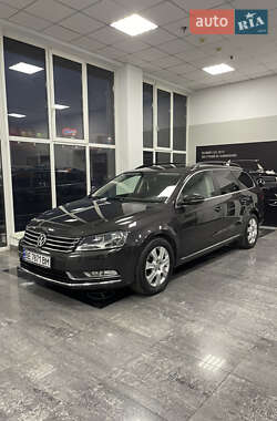 Універсал Volkswagen Passat 2011 в Миколаєві