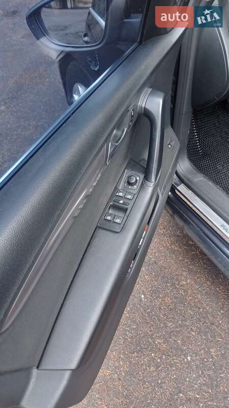 Універсал Volkswagen Passat 2012 в Житомирі