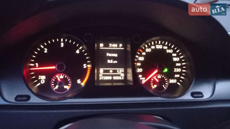 Універсал Volkswagen Passat 2012 в Житомирі