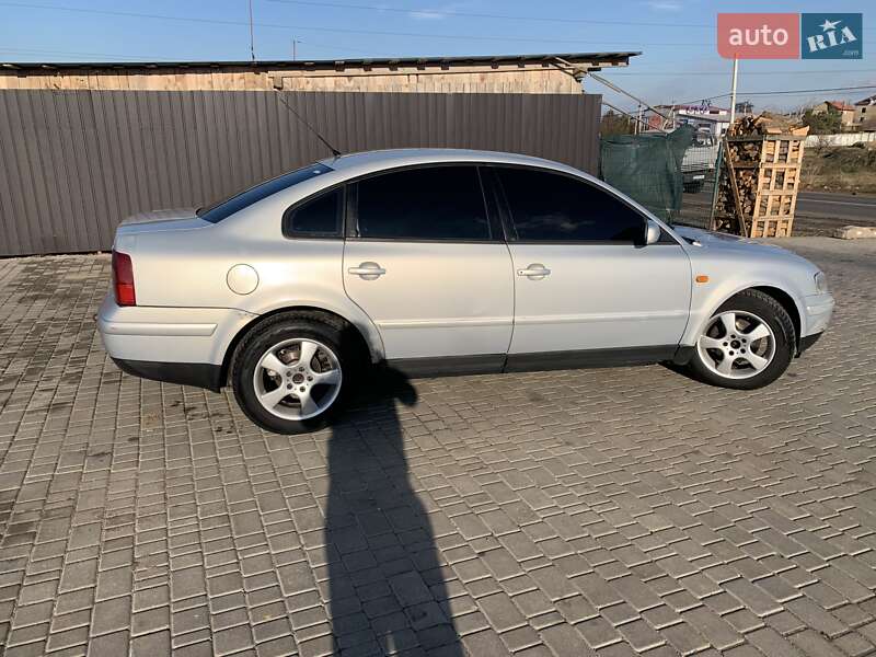 Седан Volkswagen Passat 1996 в Одесі