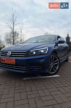 Седан Volkswagen Passat 2017 в Киеве