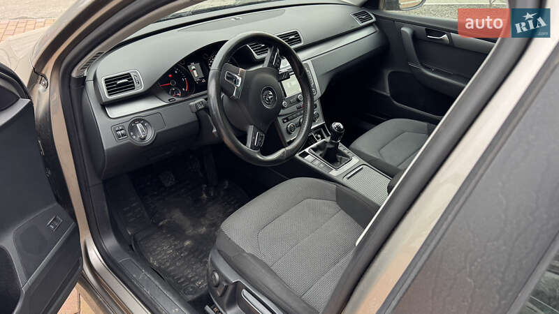 Универсал Volkswagen Passat 2013 в Хмельницком