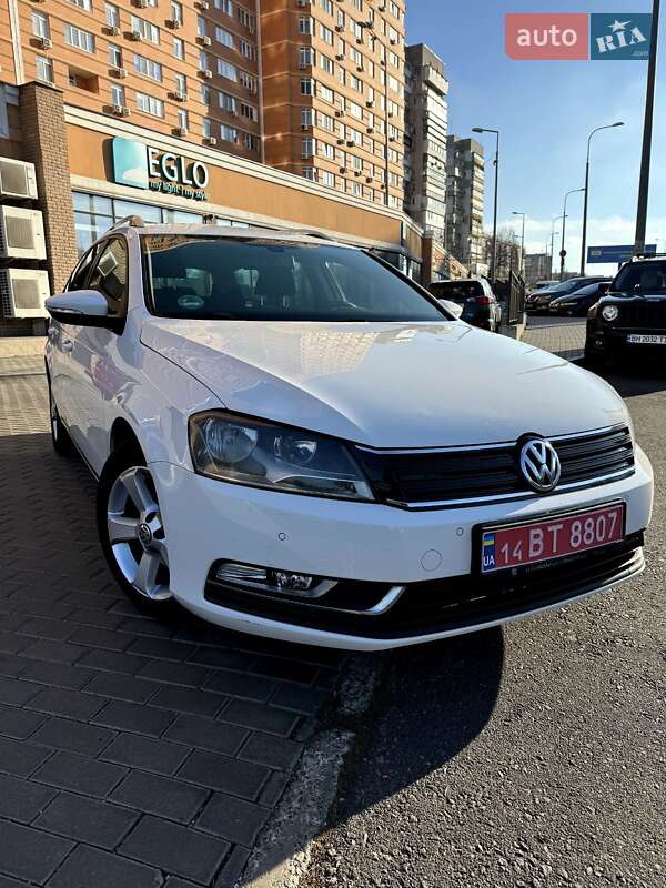 Универсал Volkswagen Passat 2011 в Одессе