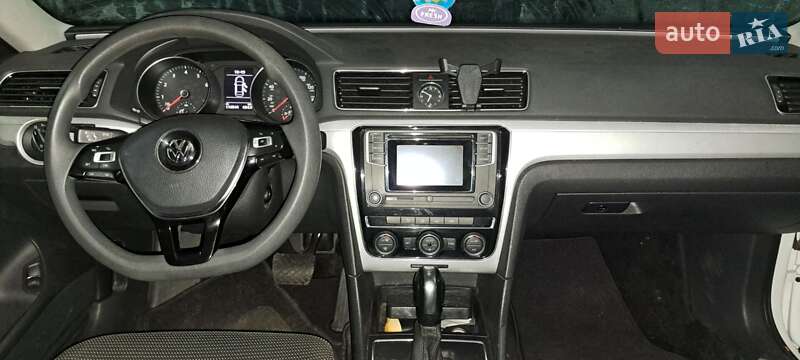 Седан Volkswagen Passat 2016 в Луцке