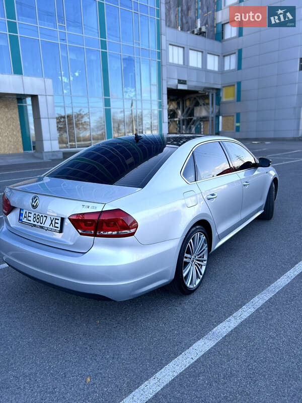 Седан Volkswagen Passat 2015 в Днепре