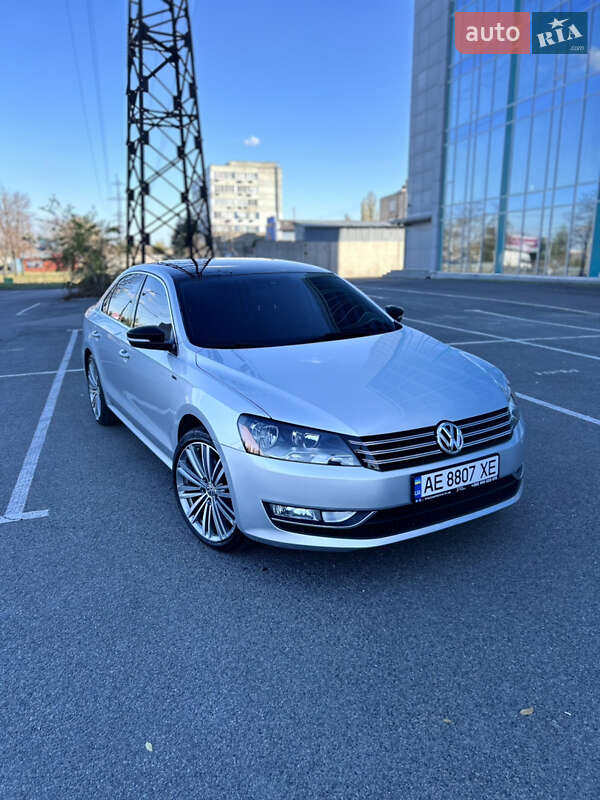 Седан Volkswagen Passat 2015 в Днепре