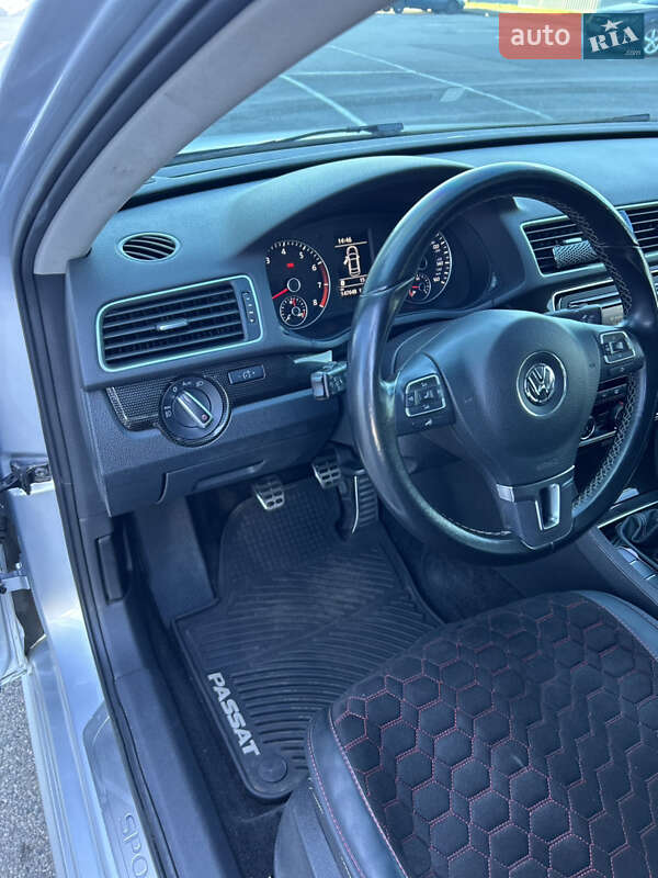 Седан Volkswagen Passat 2015 в Днепре