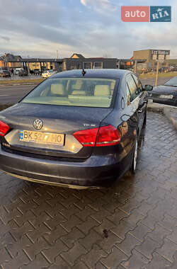 Седан Volkswagen Passat 2014 в Луцке