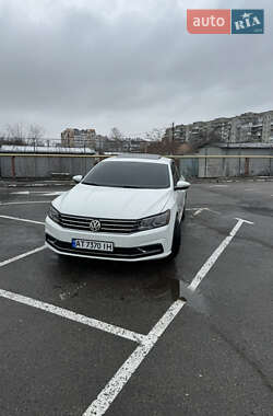 Седан Volkswagen Passat 2015 в Івано-Франківську