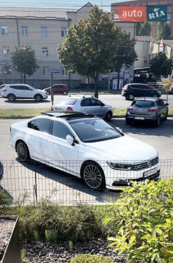 Седан Volkswagen Passat 2016 в Виннице
