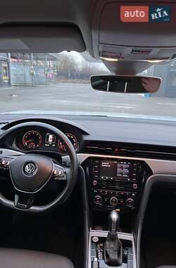 Седан Volkswagen Passat 2020 в Луцьку