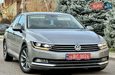 Седан Volkswagen Passat 2015 в Ровно