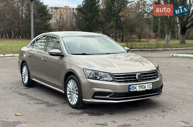 Седан Volkswagen Passat 2015 в Рівному