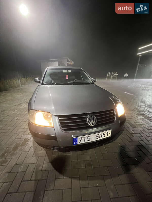 Седан Volkswagen Passat 2002 в Тячеві