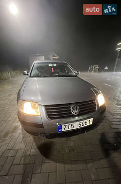 Седан Volkswagen Passat 2002 в Тячеві