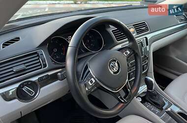 Седан Volkswagen Passat 2016 в Киеве