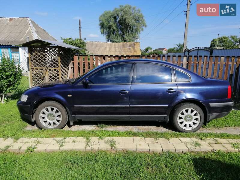 Седан Volkswagen Passat 1999 в Киеве