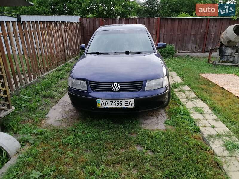 Седан Volkswagen Passat 1999 в Киеве