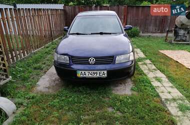 Седан Volkswagen Passat 1999 в Киеве