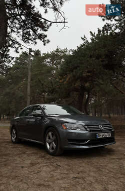 Седан Volkswagen Passat 2012 в Днепре