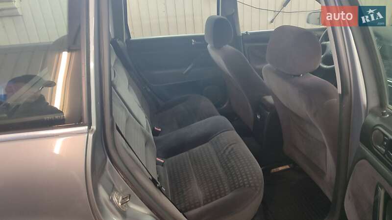 Універсал Volkswagen Passat 2002 в Дніпрі