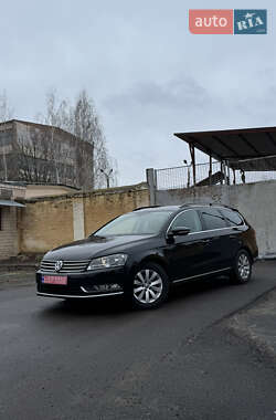 Універсал Volkswagen Passat 2012 в Конотопі