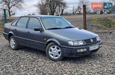 Седан Volkswagen Passat 1995 в Луцьку