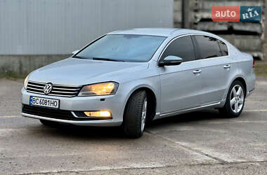 Седан Volkswagen Passat 2012 в Новояворівську