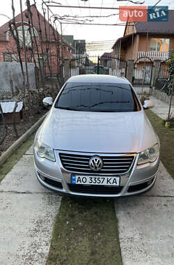 Седан Volkswagen Passat 2005 в Виноградові