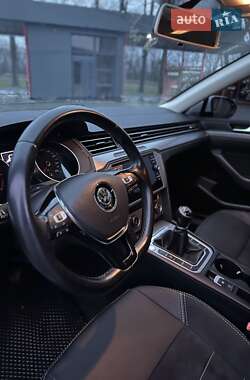 Седан Volkswagen Passat 2017 в 