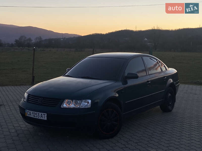 Седан Volkswagen Passat 1999 в Голубином