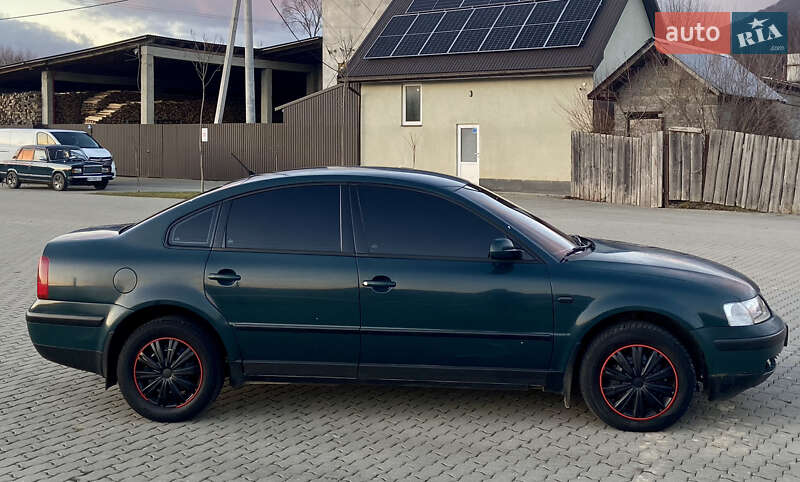 Седан Volkswagen Passat 1999 в Голубином