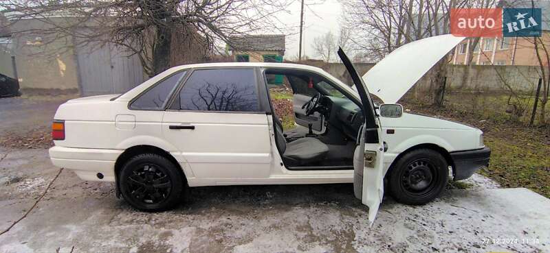 Седан Volkswagen Passat 1990 в Старокостянтинові