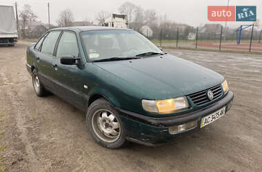 Седан Volkswagen Passat 1995 в Любомле