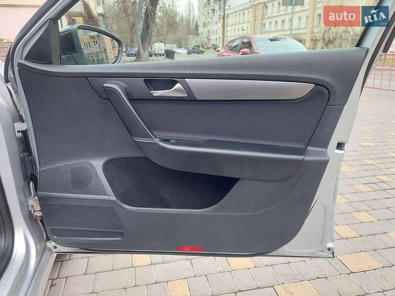 Универсал Volkswagen Passat 2015 в Одессе