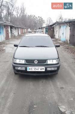 Седан Volkswagen Passat 1994 в Новомосковске