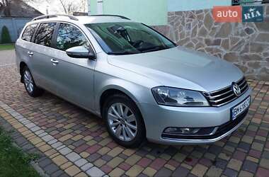 Універсал Volkswagen Passat 2011 в Конотопі