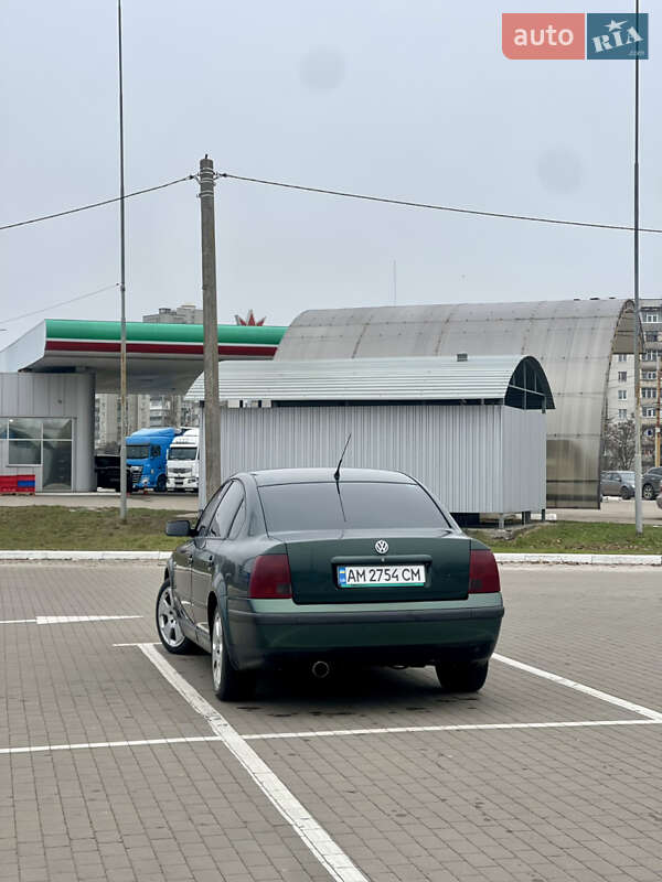 Седан Volkswagen Passat 1997 в Житомире