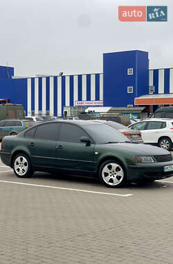 Седан Volkswagen Passat 1997 в Житомире