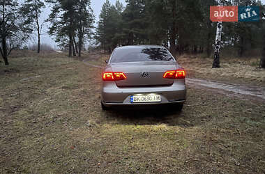 Седан Volkswagen Passat 2012 в Сарнах