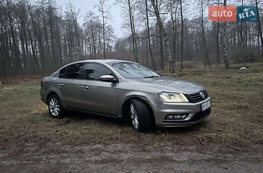 Седан Volkswagen Passat 2012 в Сарнах