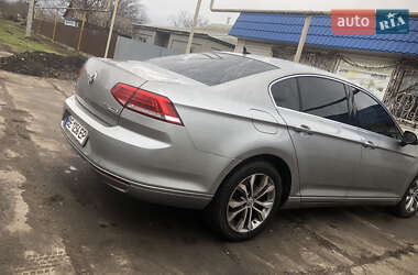Седан Volkswagen Passat 2015 в Врадиевке