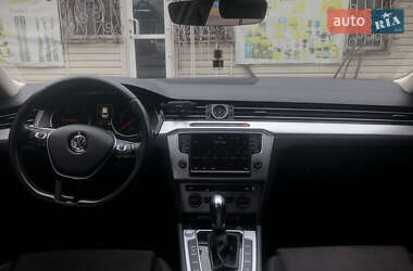 Седан Volkswagen Passat 2015 в Врадиевке