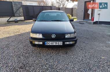 Седан Volkswagen Passat 1994 в Кременце