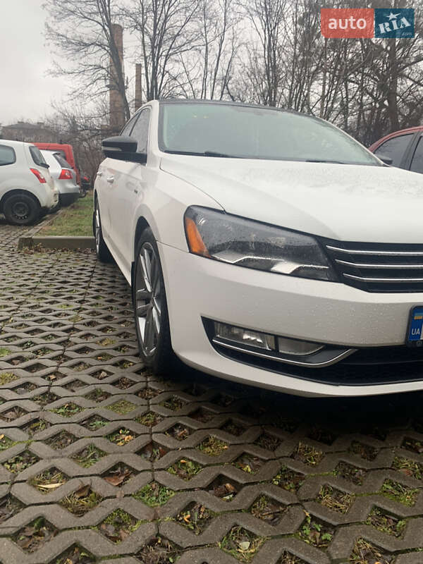 Седан Volkswagen Passat 2014 в Ивано-Франковске