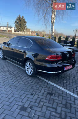 Седан Volkswagen Passat 2011 в Любарі